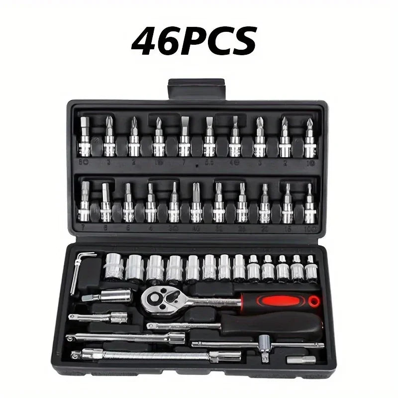 46-tlg. Kfz-Werkzeug-Set – Steckschlüssel, Bits & Ratsche im Koffer
Set di attrezzi auto 46 pezzi – Inserti, chiavi e cricchetto con valigetta